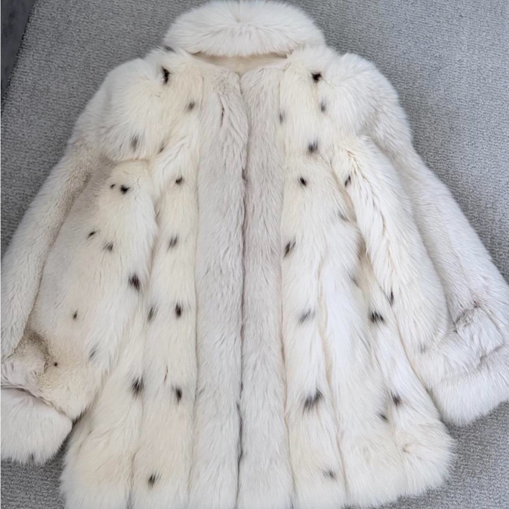 Luxury White Genuine Vintage Spotted Fox Fur Coat - Picture 2 of 8